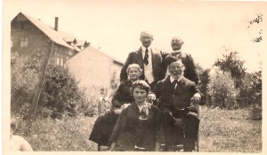 Nanette_Parents_brothers_1920s