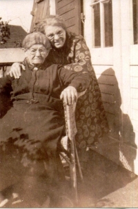 Eva Hambro (née Mayer) and mother Karoline                     