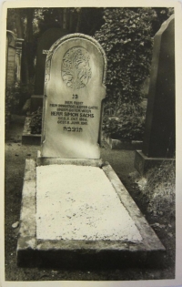 Simon Sachs' Headstone                      